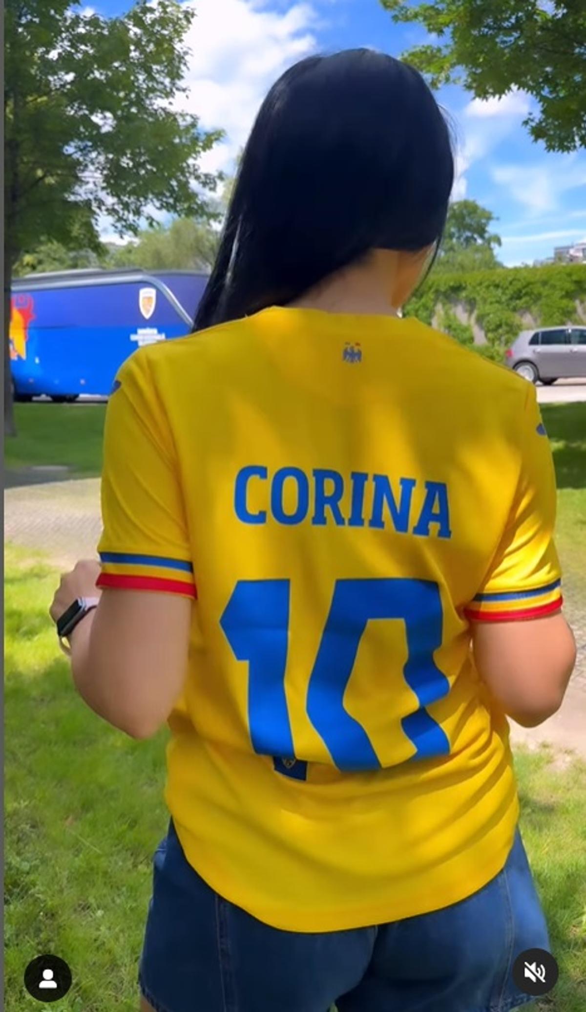 Corina Caragea a ajuns la Munchen! Într-o fustă scurtă, prezentatoarea de la Pro TV a făcut furori înainte de meciul România - Ucraina