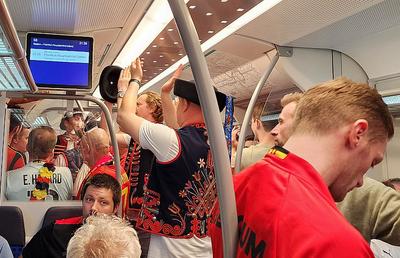 Belgienii au făcut SHOW în tren după înfrângere, au cutremurat vagonul! + Au scandat un nume de fotbalist care NU este la Euro