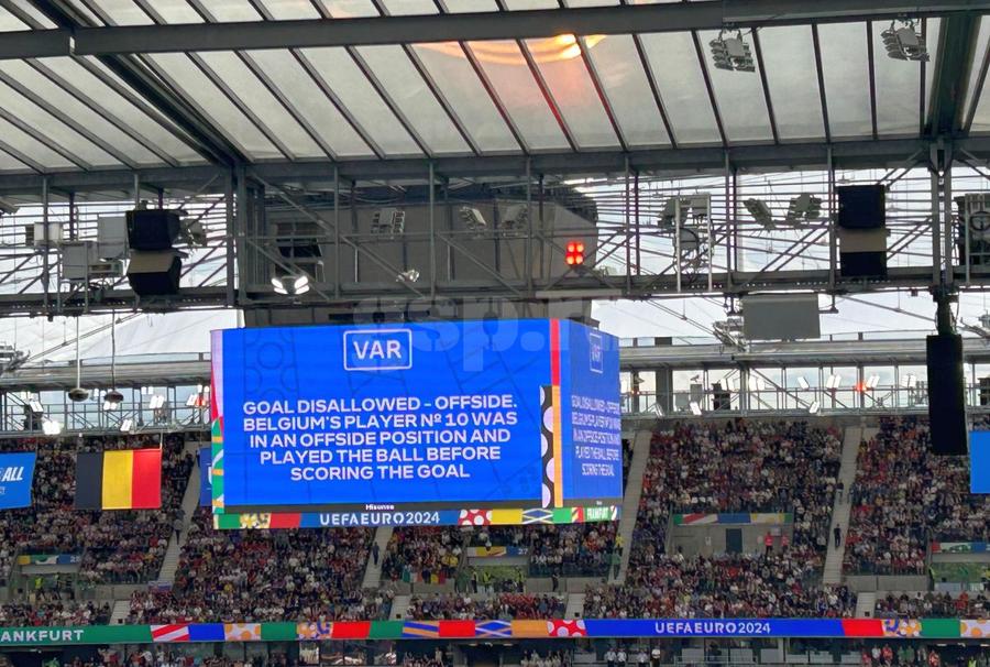 Ce nu s-a văzut la TV în Belgia - Slovacia » 9 detalii din stadion: inamicul numărul 1 al slovacilor, VAR pentru toată lumea, „dracii” și-au pierdut cumpătul!