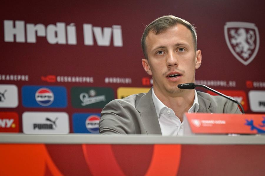 Un apărător al cehilor se teme de duelul cu Ronaldo: „Dacă aș avea antidot să-l opresc pe Cristiano, l-aș da cu o grămadă de bani!”