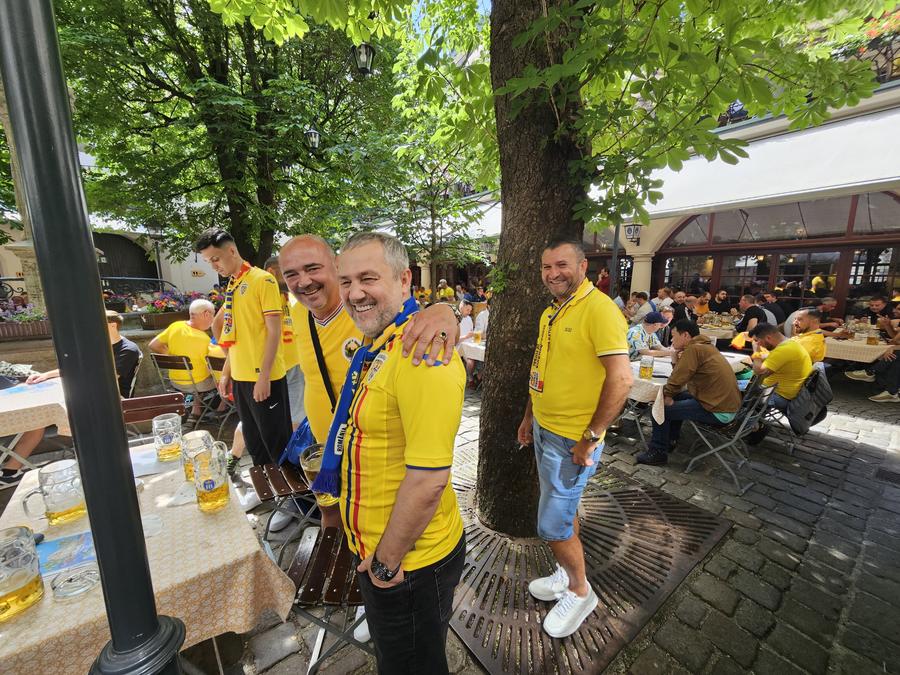 Ipostază rară, Mihai Rotaru suporter! Patronul Universității Craiova va susține naționala la toate meciurile Foto: Eduard Apostol Șefii din Superliga sunt prezenți la Munchen » Imagini exclusive de la Euro: cum au apărut Mihai Rotaru și Răzvan Zăvăleanu