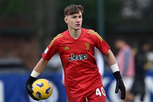 Riccardo Radu (Juventus), într-un meci cu Inter din campionatul Primavera / Foto: Imago