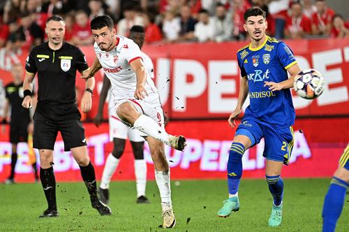 Ștefan Pacionel, în albastru, într-un Dinamo - Unirea Slobozia // foto: Imago Images