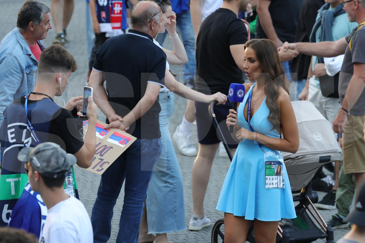 Iubita starului de la Napoli, apariție de cinci stele la ultimul meci al României la Euro U21: „Fanii au vrut să mă atingă!”