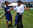 Cristi Chivu și actorul Clive Owen, în cantonamentul lui Inter din Los Angeles / Foto: inter.it