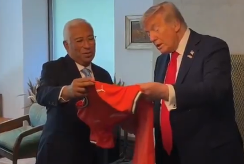 Cristiano Ronaldo, cadou special pentru Donald Trump / foto: captură X