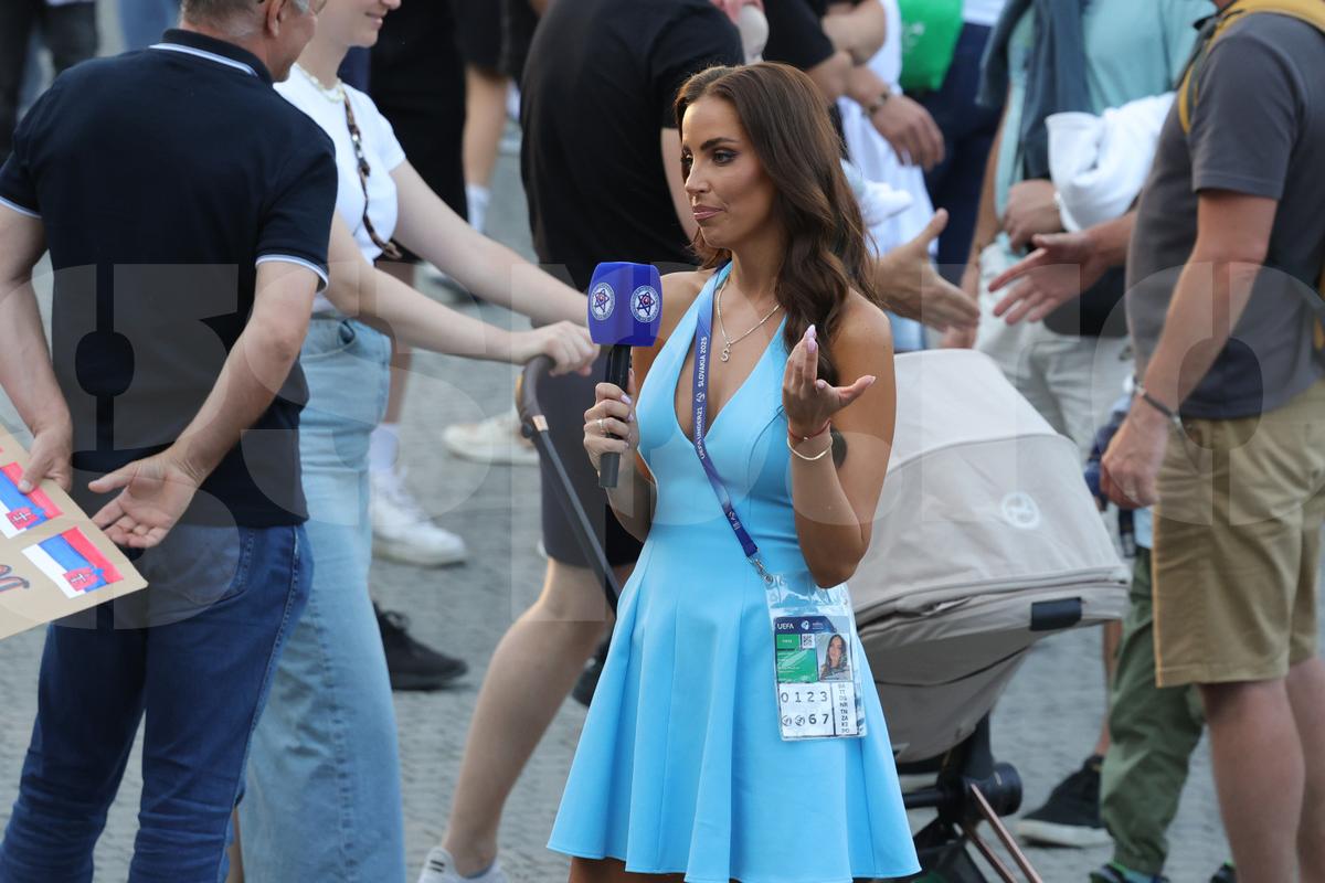 Iubita starului de la Napoli, apariție de cinci stele la ultimul meci al României la Euro U21: „Fanii au vrut să mă atingă!”
