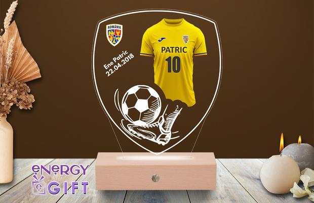 Fă-i o surpriză unică unui fan: Lampă LED 3D cu tricoul echipei favorite, personalizată cu nume și număr