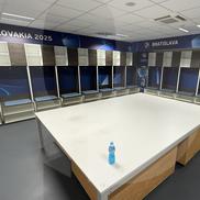 Cum arăta vestiarul României după meciul cu Slovacia, de la Euro U21. Foto: GSP.RO