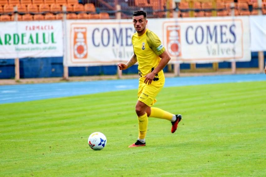 Cristian Copoț-Barb a semnat prelungirea contractului cu Ceahlăul. FOTO: Facebook @CSM Ceahlăul Piatra Neamț