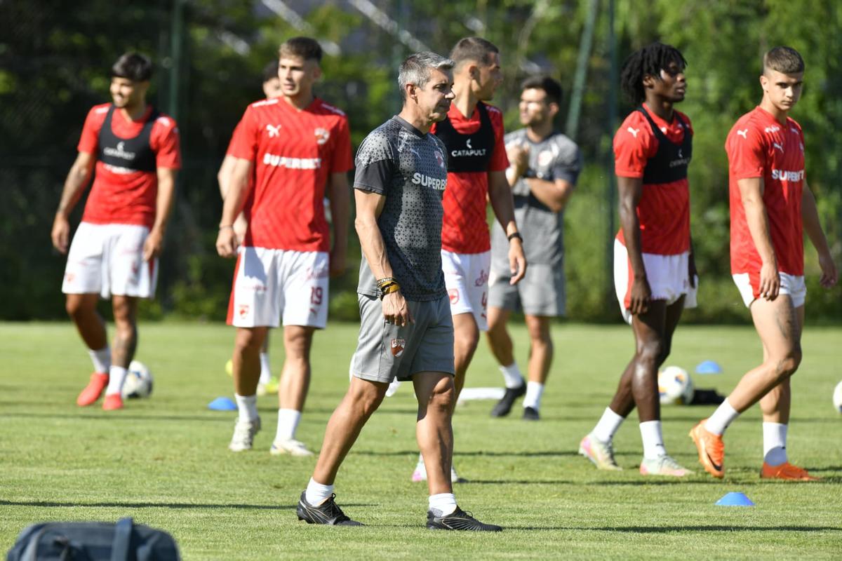 Nuno Campos va lua decizia: „Nu vor merge în cantonament” » 29 de jucători sub comanda noului antrenor al lui Dinamo