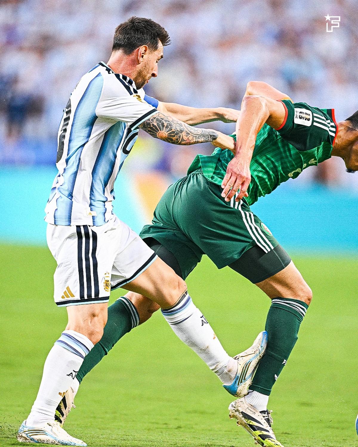 „Gafă scandaloasă!” » Faza peste care s-a trecut prea repede în Argentina - Algeria: Lionel Messi, fault de ROȘU?!