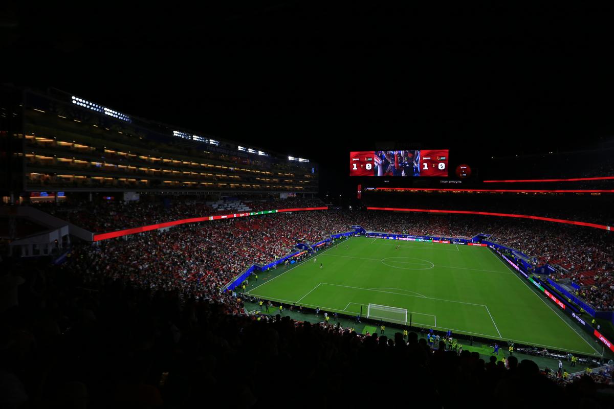 WOW! Stadionul unde România ar fi urmat să joace peste 3 zile nu seamănă cu nimic din ce am mai văzut: imagini incredibile