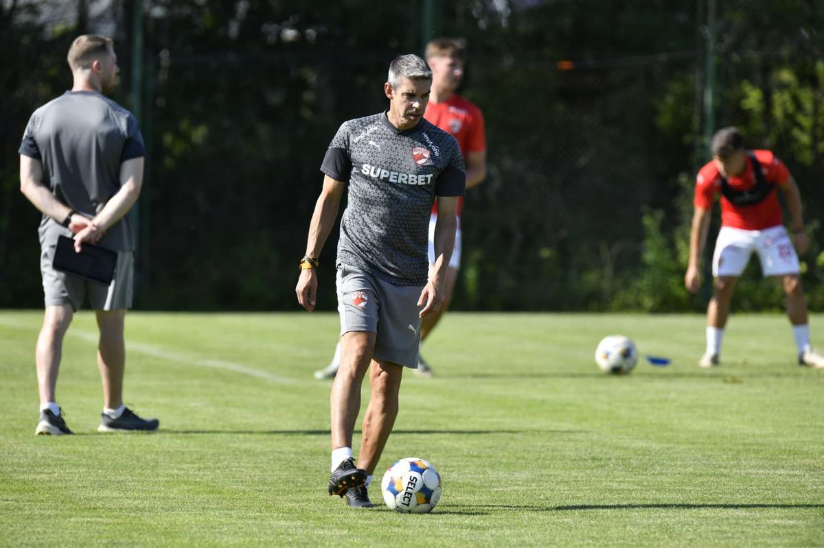Nuno Campos va lua decizia: „Nu vor merge în cantonament” » 29 de jucători sub comanda noului antrenor al lui Dinamo