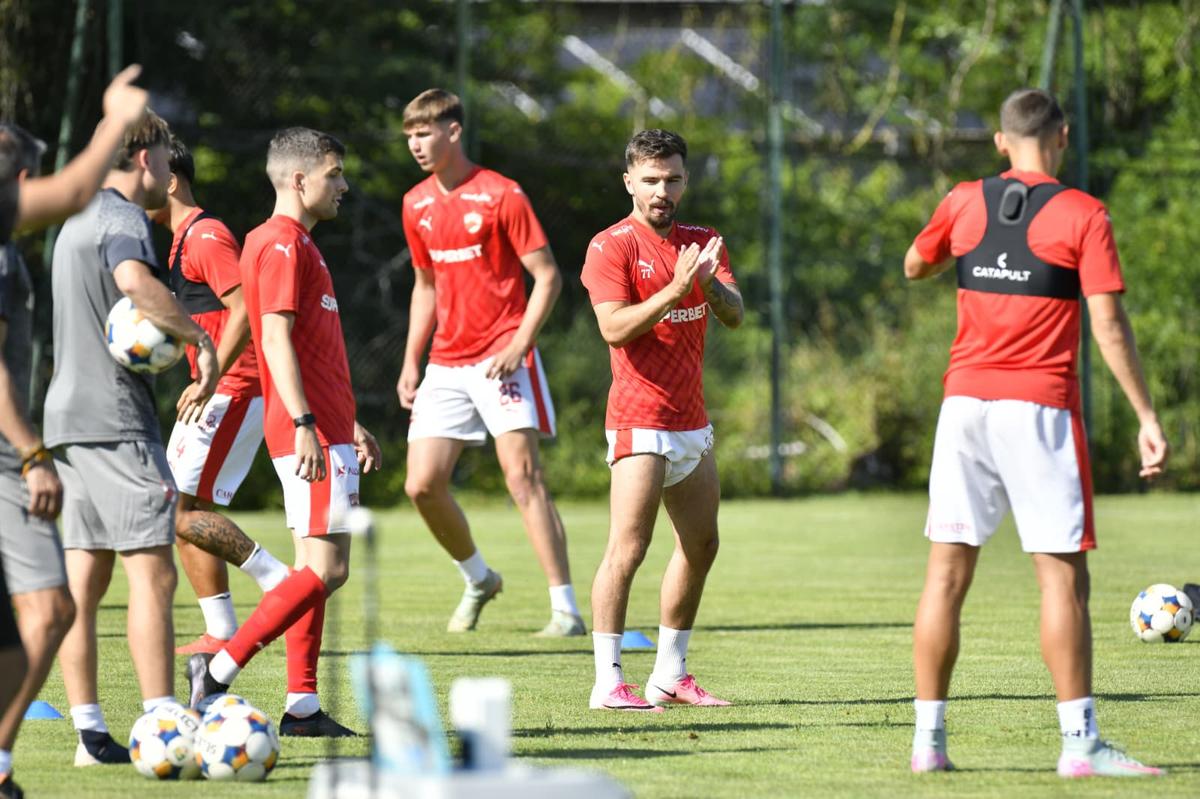 Nuno Campos va lua decizia: „Nu vor merge în cantonament” » 29 de jucători sub comanda noului antrenor al lui Dinamo