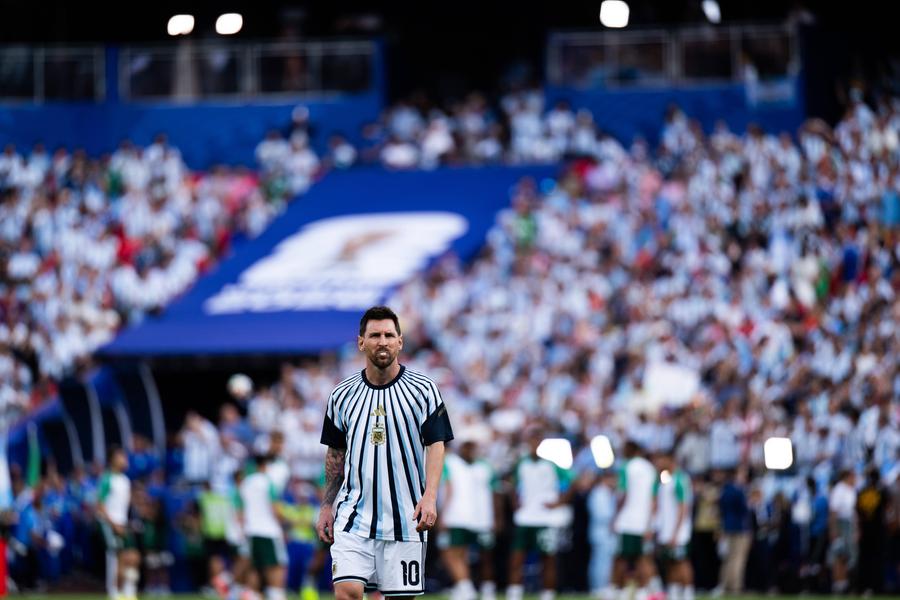 Lionel Messi înainte de Argentina - Algeria // foto: Imago Scaloni, la picioarele lui Lionel Messi: „M-am dus să-i spun că îl iubesc!” + A remarcat o vedetă a lui Cristi Chivu