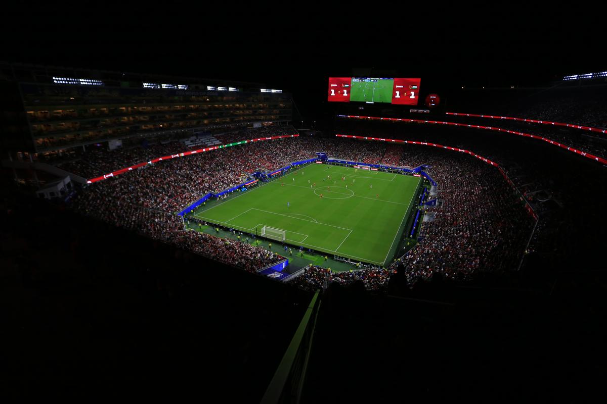 WOW! Stadionul unde România ar fi urmat să joace peste 3 zile nu seamănă cu nimic din ce am mai văzut: imagini incredibile