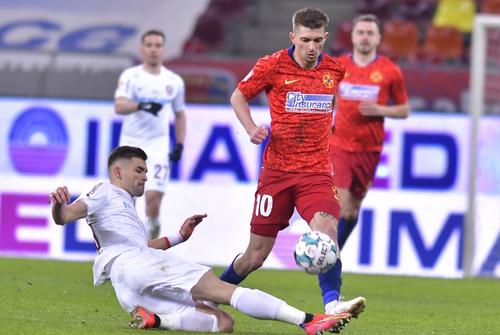Mateo Susic, în duel cu Florin Tănase // FOTO Imago Images