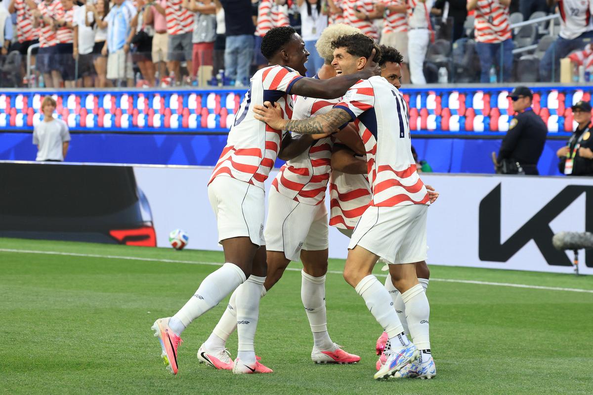 Imagini de la SUA - Paraguay 4-1