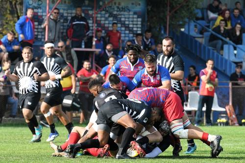 Luptă pentru balonul oval în partida  dintre CSA Steaua București si CSM Știința Baia Mare FOTO sportpictures.eu
