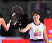 Salutul de final dintre Kvitova și Svitolina FOTO Reuters