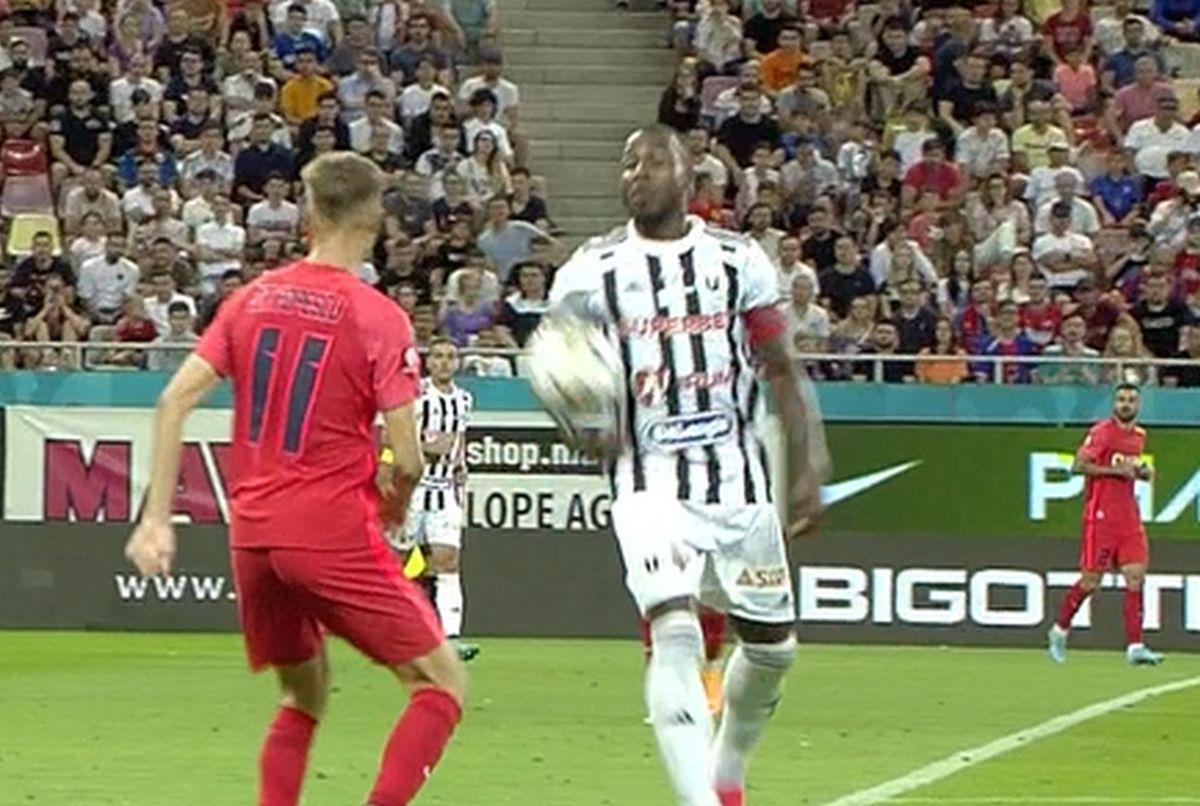 Darius Olaru acuză arbitrajul, după remiza cu U Cluj: „Trebuia penalty și eliminare”