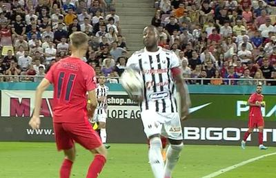Darius Olaru acuză arbitrajul, după remiza cu U Cluj: „Trebuia penalty și eliminare”