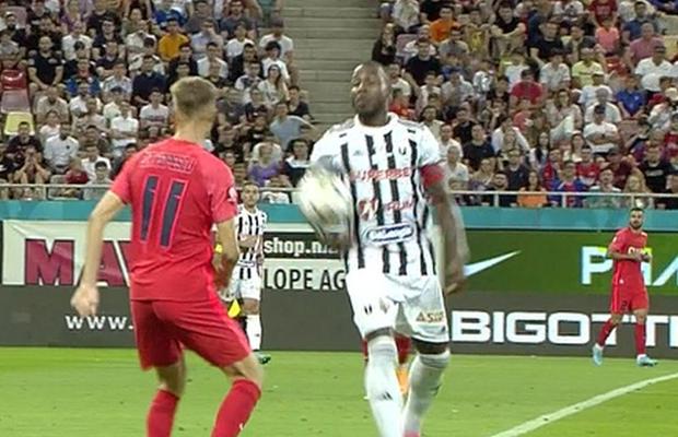 Darius Olaru acuză arbitrajul, după remiza cu U Cluj: „Trebuia penalty și eliminare”