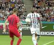 Momentul în care Romario Pires atinge mingea cu brațul // foto: captură Orange Sport