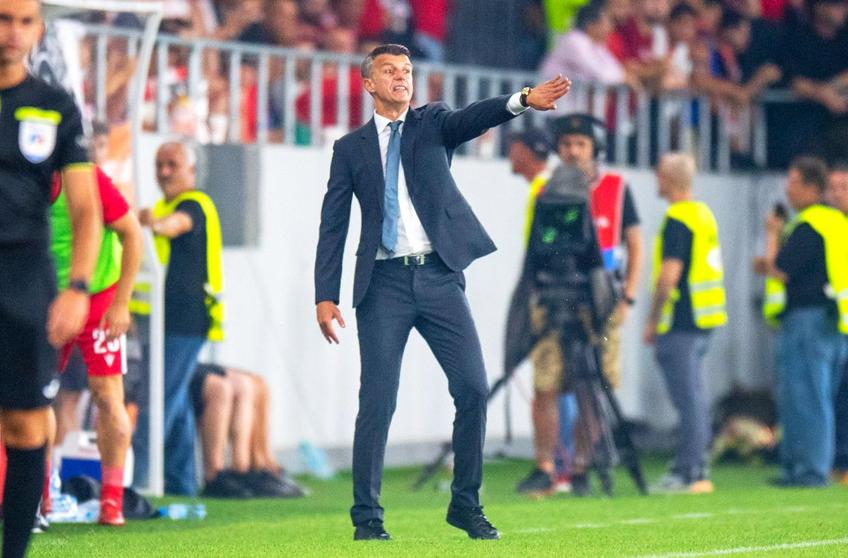 Universitatea Craiova a început sezonul cu o victorie împotriva lui Dinamo, scor 2-0. Ovidiu Burcă, antrenorul „câinilor”, simte că este loc de progres în jocul formației sale.