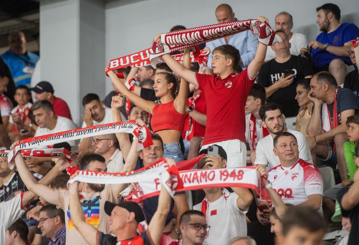 Fotbalistul-ultras » A jucat la Dinamo sezonul trecut, acum a încurajat echipa din Peluza Sud, la meciul cu Craiova