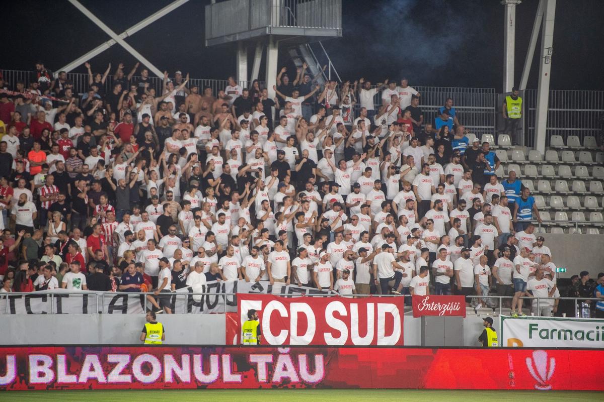 Fotbalistul-ultras » A jucat la Dinamo sezonul trecut, acum a încurajat echipa din Peluza Sud, la meciul cu Craiova