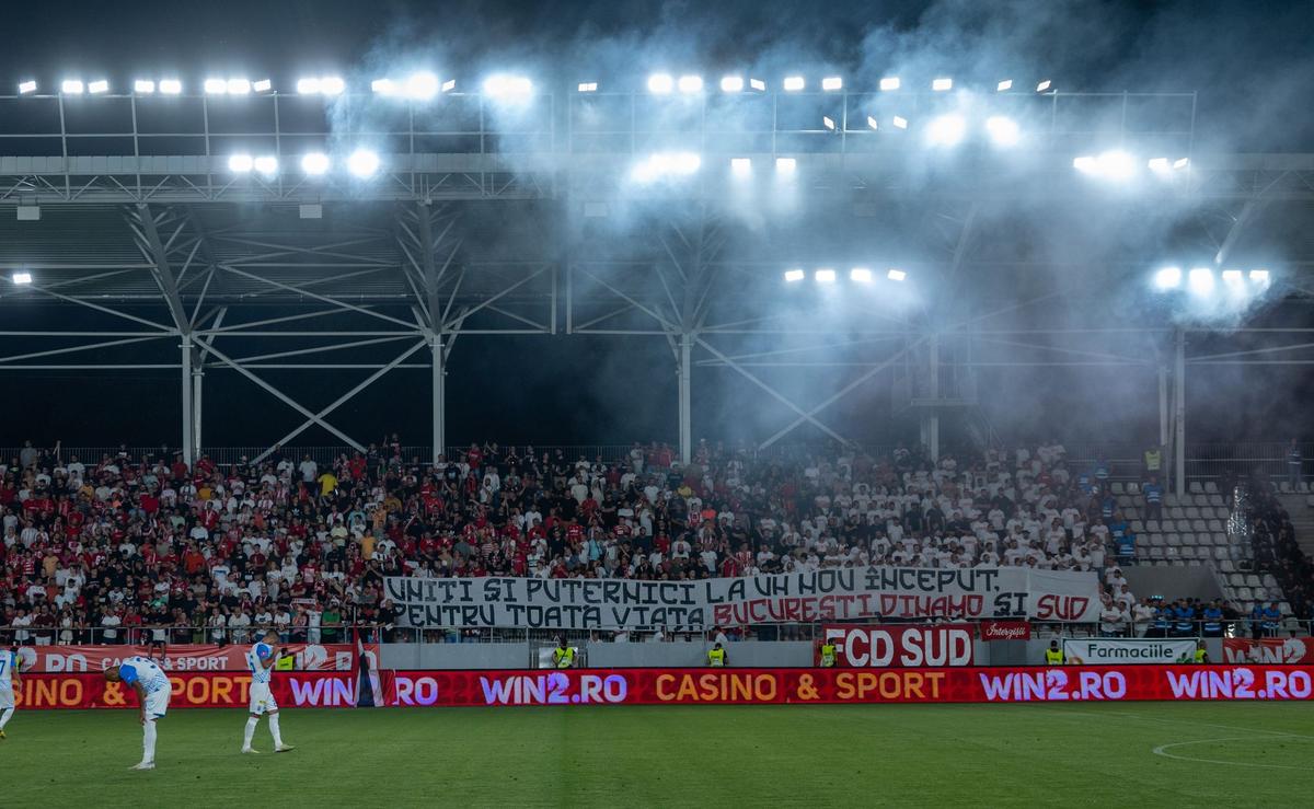 Fotbalistul-ultras » A jucat la Dinamo sezonul trecut, acum a încurajat echipa din Peluza Sud, la meciul cu Craiova