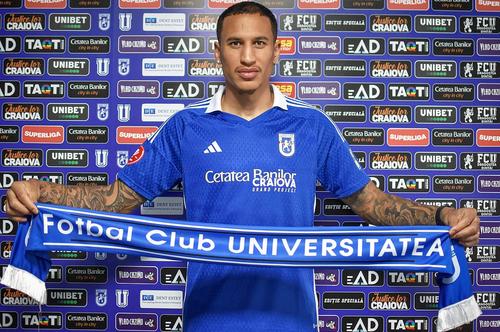 Leo Lacroix, prezentat la FCU Craiova // foto: Facebook @ Fotbal Club Universitatea 1948