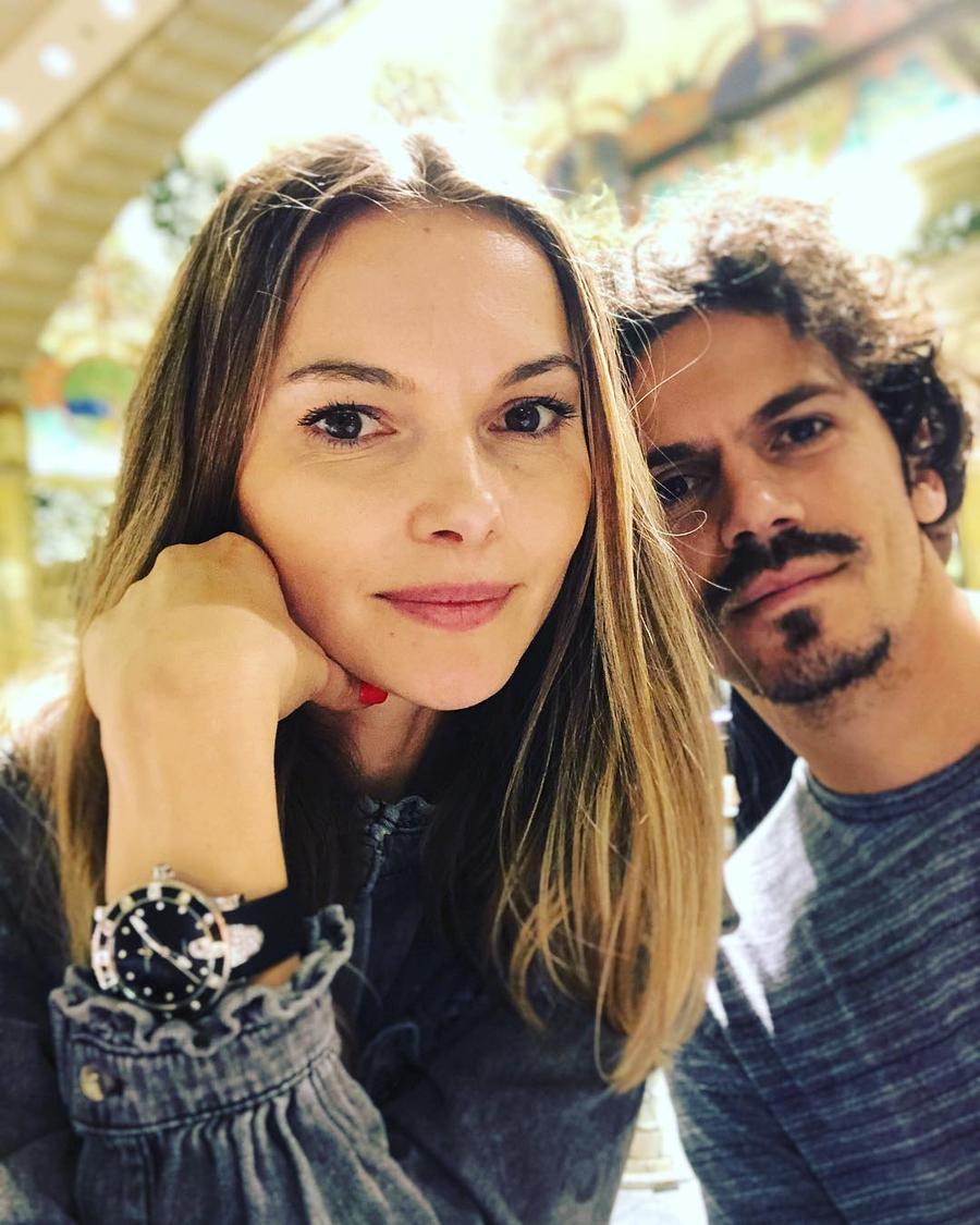 George Florescu și soția Irina. Foto: Instagram George Florescu își amintește de perioada petrecută în Transnistria: „Au venit cu un sac negru, ca de gunoi, plin cu bani. Am rămas șocat, erau 500.000 de dolari”