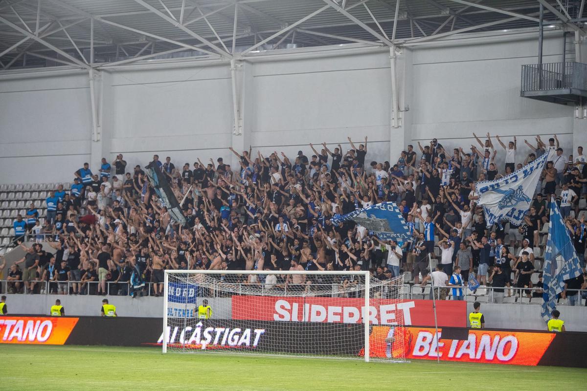 Fotbalistul-ultras » A jucat la Dinamo sezonul trecut, acum a încurajat echipa din Peluza Sud, la meciul cu Craiova
