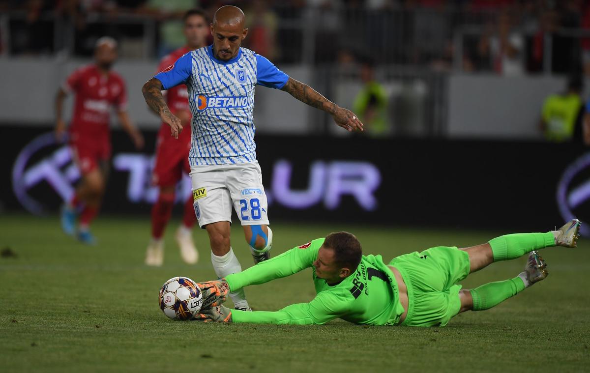 Fotbalistul-ultras » A jucat la Dinamo sezonul trecut, acum a încurajat echipa din Peluza Sud, la meciul cu Craiova