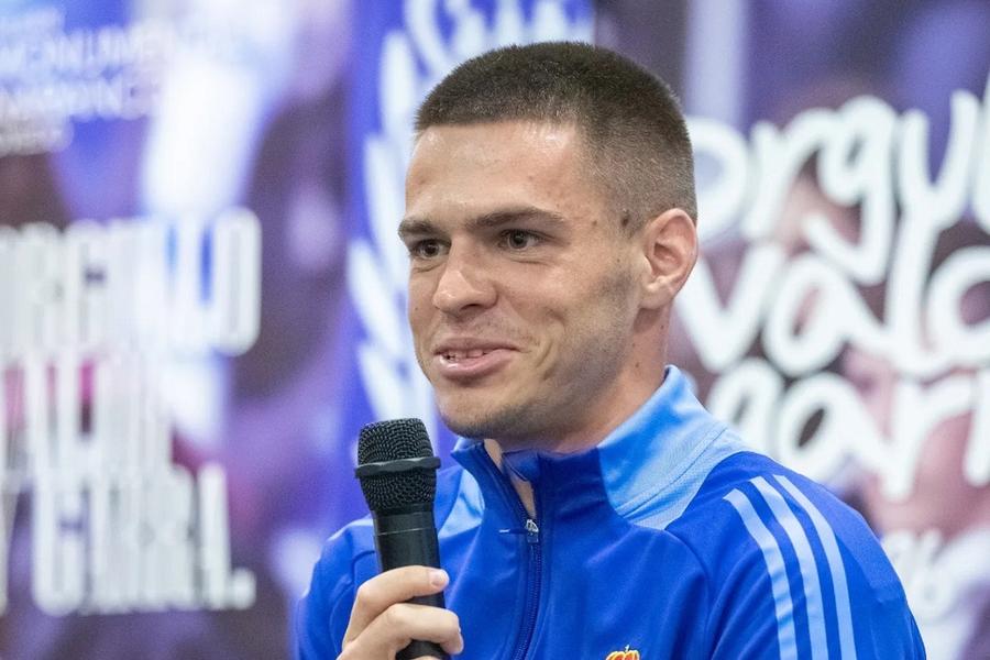 Daniel Paraschiv a fost prezentat. Foto: Real Oviedo Atacantul român transferat în Spania i-a uimit pe jurnaliștii iberici: „Nu cred!”