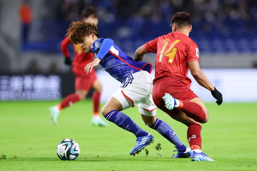 Kaishu Sano (stânga), într-un meci cu Myanmar de la Cupa Asiei 2023 / Foto: Imago Un internațional nipon, arestat pentru violență sexuală! Tocmai s-a transferat în Europa la un club de primă ligă
