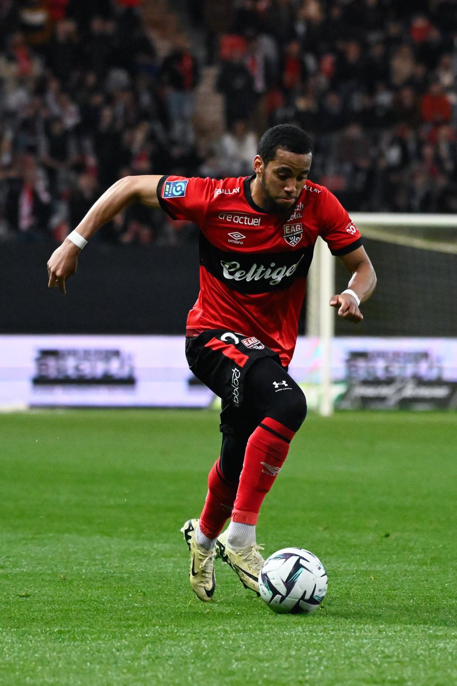 Maxime Sivis, jucând pentru Guingamp / foto: Imago Images E oficial! Dinamo a anunțat un nou transfer » Contract până în 2026