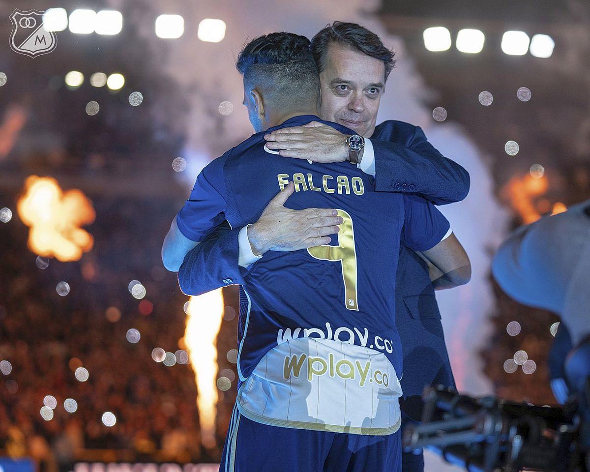 Isterie la prezentarea lui Falcao la noua echipă