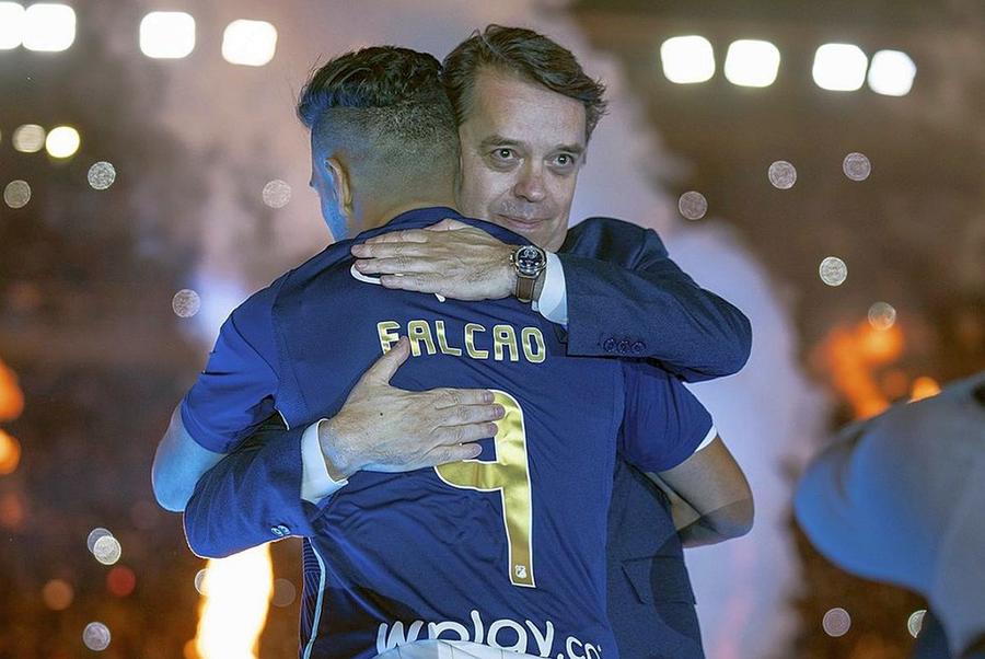 Radamel Falcao, prezentat la Millonarios // sursă foto: Twitter @ MillosFCoficial Radamel Falcao atacă după eșecul Mondial: „E o rușine că fotbalul nostru încurajează lenea și mediocritatea!”