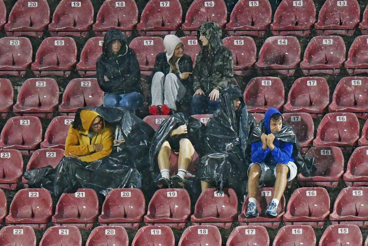 CFR Cluj - Paksi » Duel al galeriilor, pe o ploaie torențială