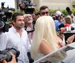 Elena Udrea a ieșit pe poarta Penitenciarului Târgșor, după 3 ani de detenție: „N-aș mai face Gala Bute” + „Îi mulțumesc lui Gigi Becali!” » Întâmpinată cu flori din plastic și bancnote