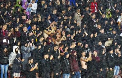 Steagul Ungariei, în tribune la CFR Cluj - Paksi » Ardelenii au strigat „România, România”