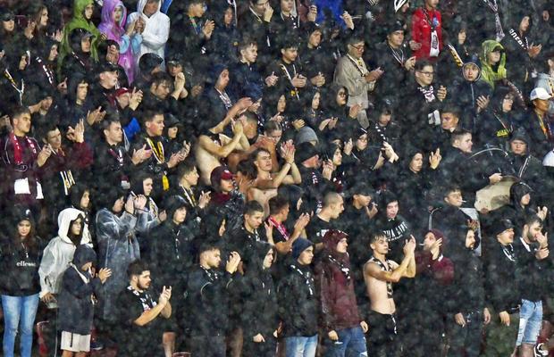 Steagul Ungariei, în tribune la CFR Cluj - Paksi » Ardelenii au strigat „România, România”