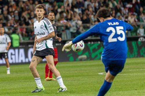 Andrei Vlad în Legia Varșovia - Aktobe / Foto: Imago Images