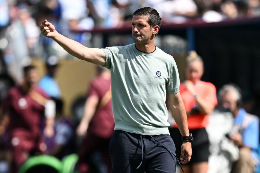 Casele de pariuri nu-i prevăd lui Chivu un Crăciun cald » Ce cotă are antrenorul să plece de la Inter după 3 luni