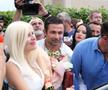 Elena Udrea a ieșit pe poarta Penitenciarului Târgșor, după 3 ani de detenție: „N-aș mai face Gala Bute” + „Îi mulțumesc lui Gigi Becali!” » Întâmpinată cu flori din plastic și bancnote