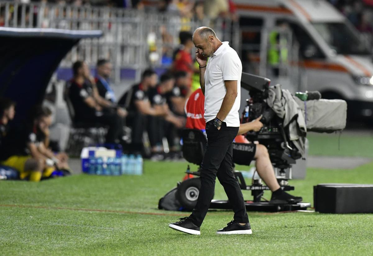 Tăiați cu „șeptarul” » Tavi Popescu a luat pe cont propriu FCSB - FC Argeș și l-a tranșat prin două faze